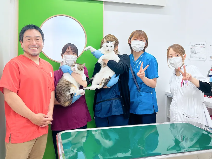 笑顔の病院スタッフ達の写真